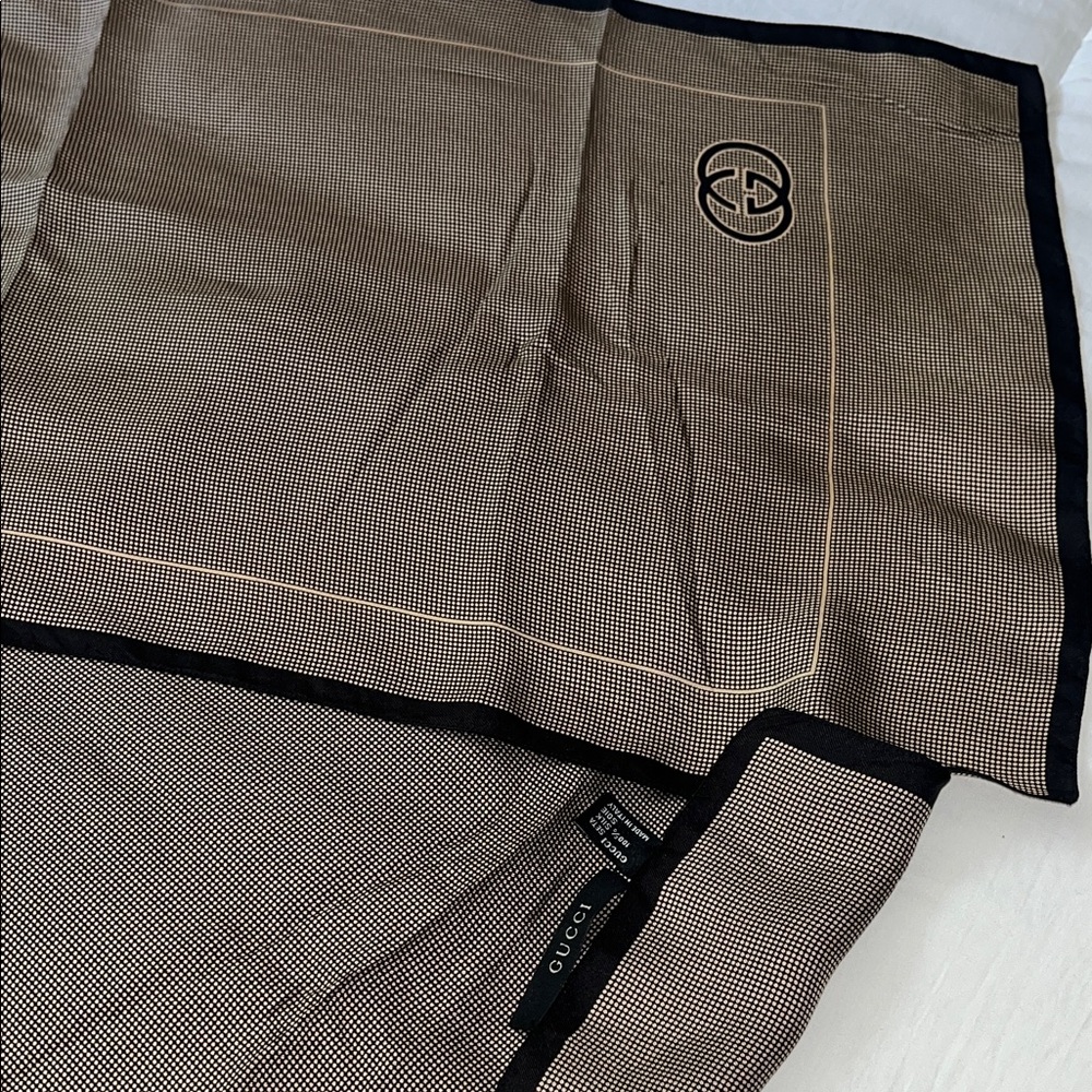 Gucci Black and Cream Patterned Silk Scarf - Picture 5 of 5